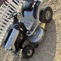 Murray MT200 42 in. 19.0 HP 540cc EX1900 Series Briggs and Stratton Engine Automatic Gas Riding Lawn Tractor Mower