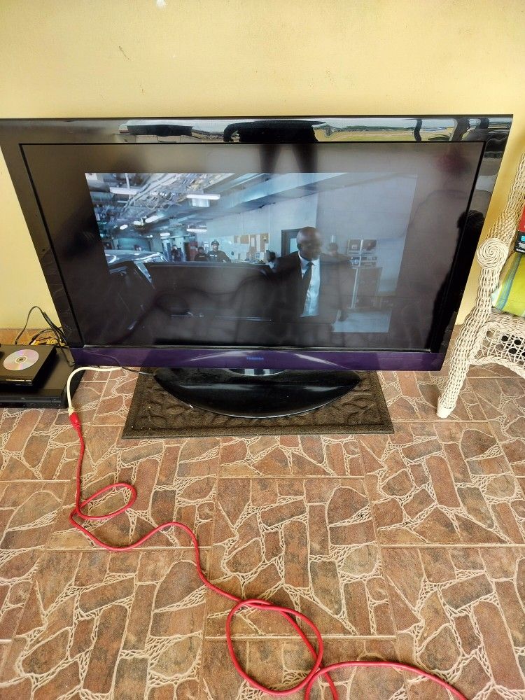 Need This TV Gone Asap The TV Is Size 32 And It´s A Toshiba TVs & Media players