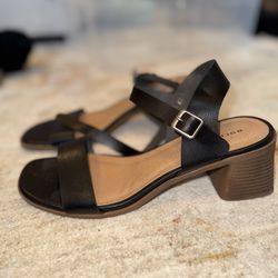 Leather Sandals With Short Heel