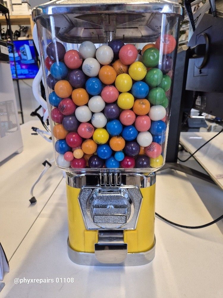VEVOR Vending Machine, Classic Gumball Bank, Huge Load Capacity Candy Gumball Machine, Mini Vending Machines, Gumball Dispenser $50
