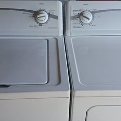 White Kenmore 400 Washer and Electric Dryer Set. 