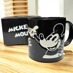 Vintage (80s) Disney Black And White Embossed 12oz Mug - Retro Collectible-Japan