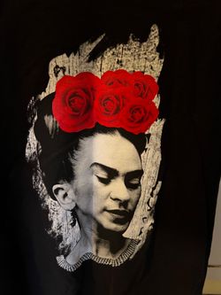 New medium size Frida khalo t shirt