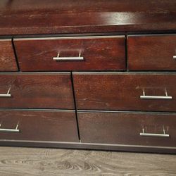 7 DRAWER WOOD DRESSER MAHOGANY STAIN 