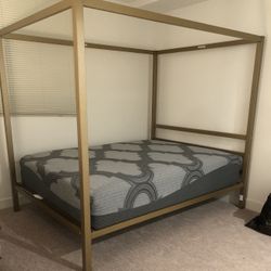 Canopy Bed Frame And Queen Bed