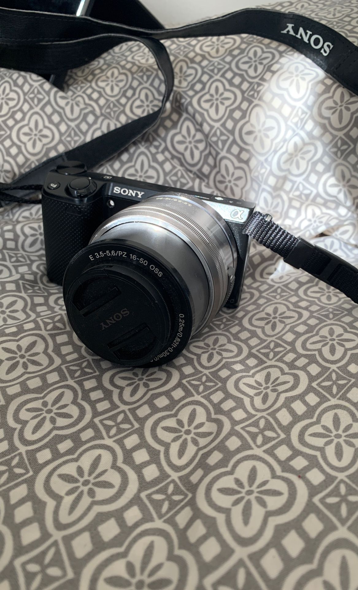 Sony Alpha NEX-5T Mirrorless Digital Camera