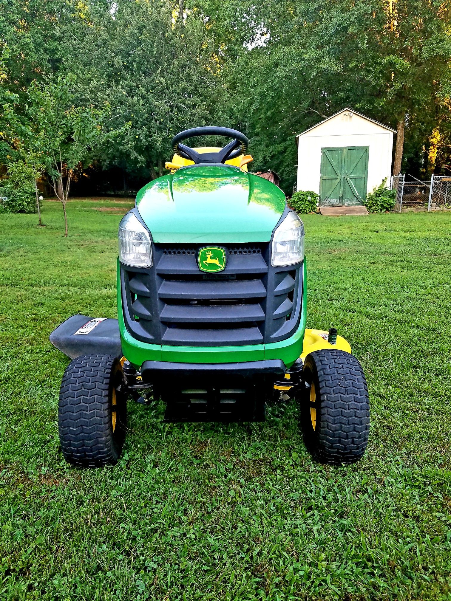 John Deere D105 Riding Mower 59 Hours. Mint Condition