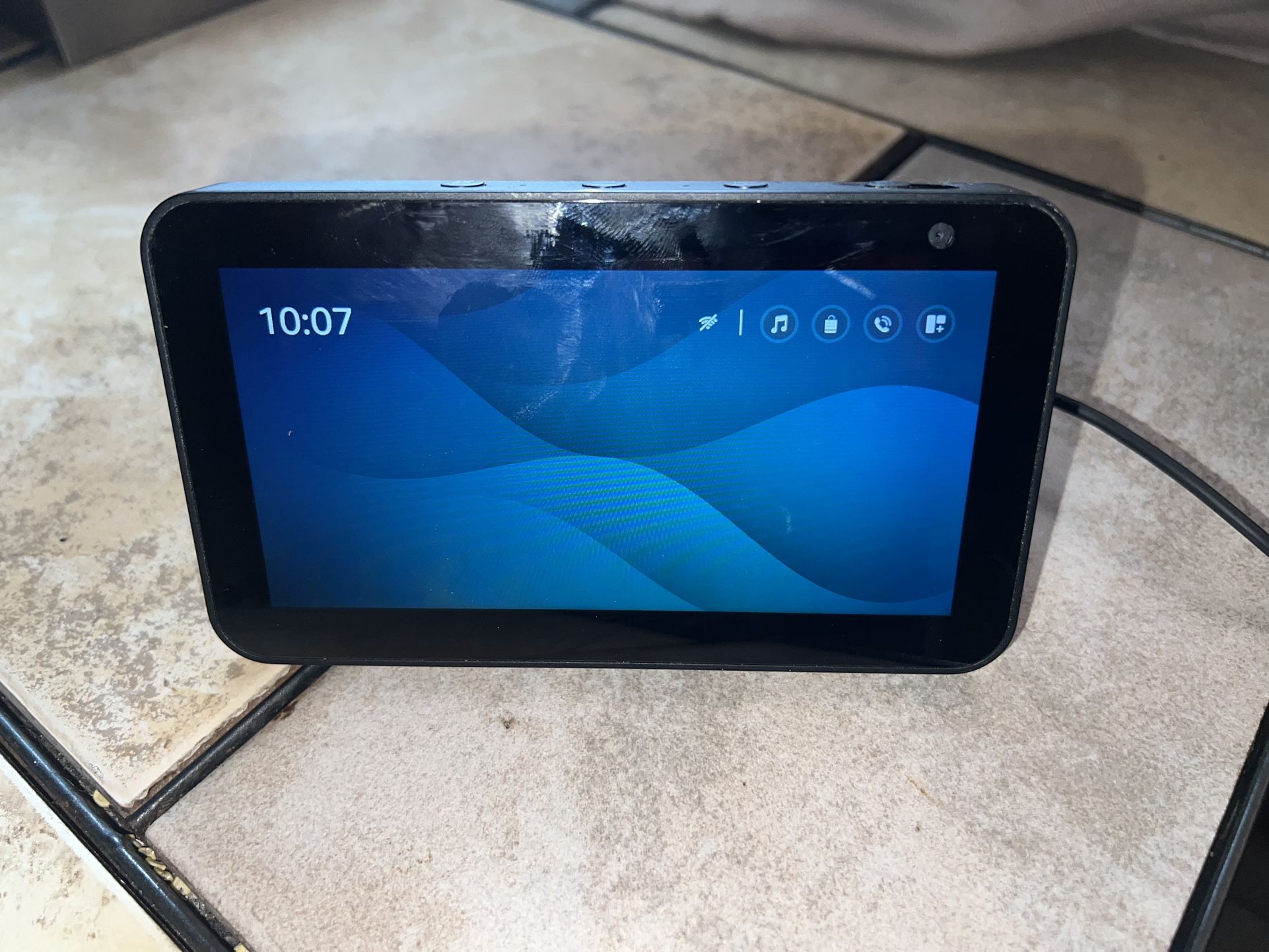 Amazon Echo Show 5 (newest model), Smart display with 2x the bass and clearer sound, Charcoal