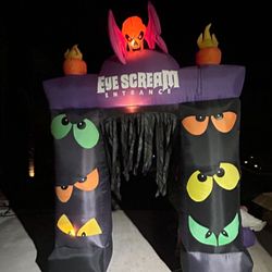 Halloween Inflatable Giant 9 FEET Gemmy  Door Arch Or Yard Decor 