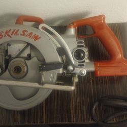 Skil Saw Worm Drive Heavy Duty 7-1/4" Circular Saw SHD77M Magnesium With 5 Blades