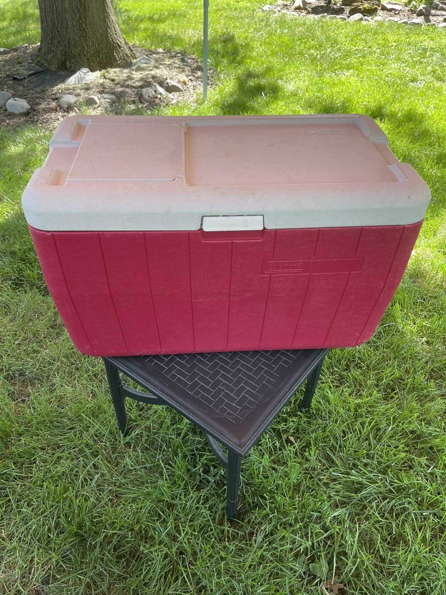 ONLY $15 - Igloo Island Breeze 48 Quart Cooler (Lava Red, 25.562 x 14.062 x 14.125-Inch) … ALSO, Take A Look 👀 At My Other Items .!