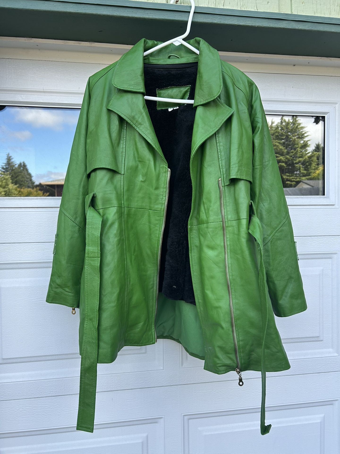 Awesome, green fake leather waist coat and beautiful condition. Zippers and buttons work great. Only the slightest bit of where in the leather on the