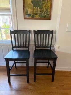 NEW! Set of 4 bar stools