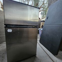 Mini UNDER Cabinet Refridgerator