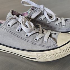 Kids Size 1y Converse 