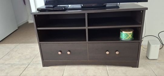 Saunders TV Console – Cinnamon Cherry Finish