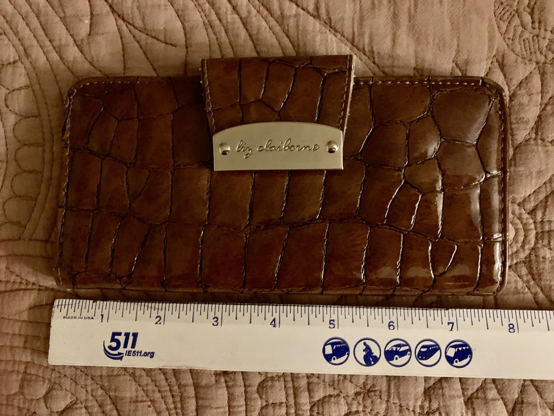 Pre-Owned | Liz Claiborne Medium Brown Croc Wallet (Riverside)