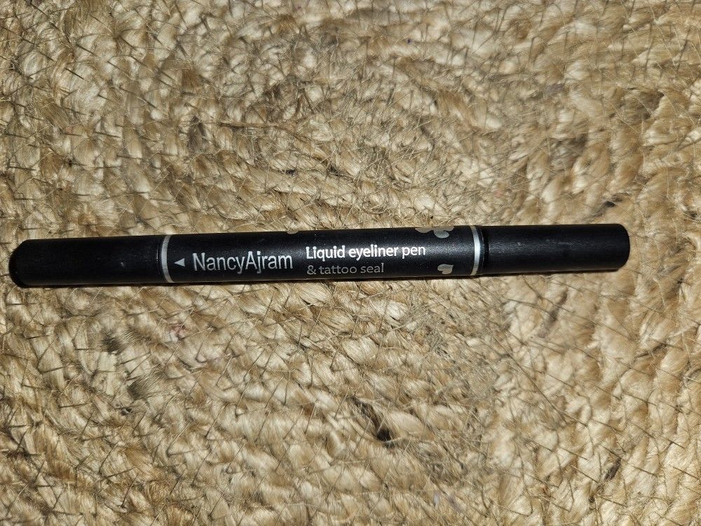 Black Liquid Eyeliner pen & Heart Stamp Tattoo 2 in 1