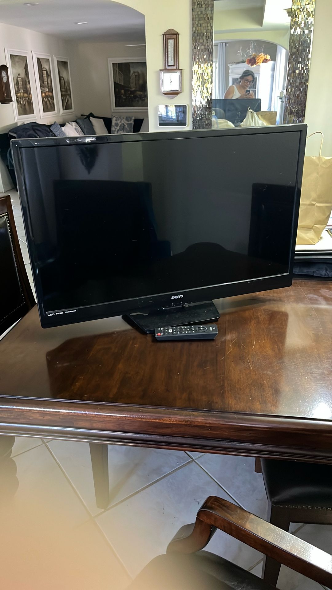 Sanyo 32 Inch LCD HD TV with Remote