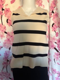 Short sleeve sweater size small new no tag $10