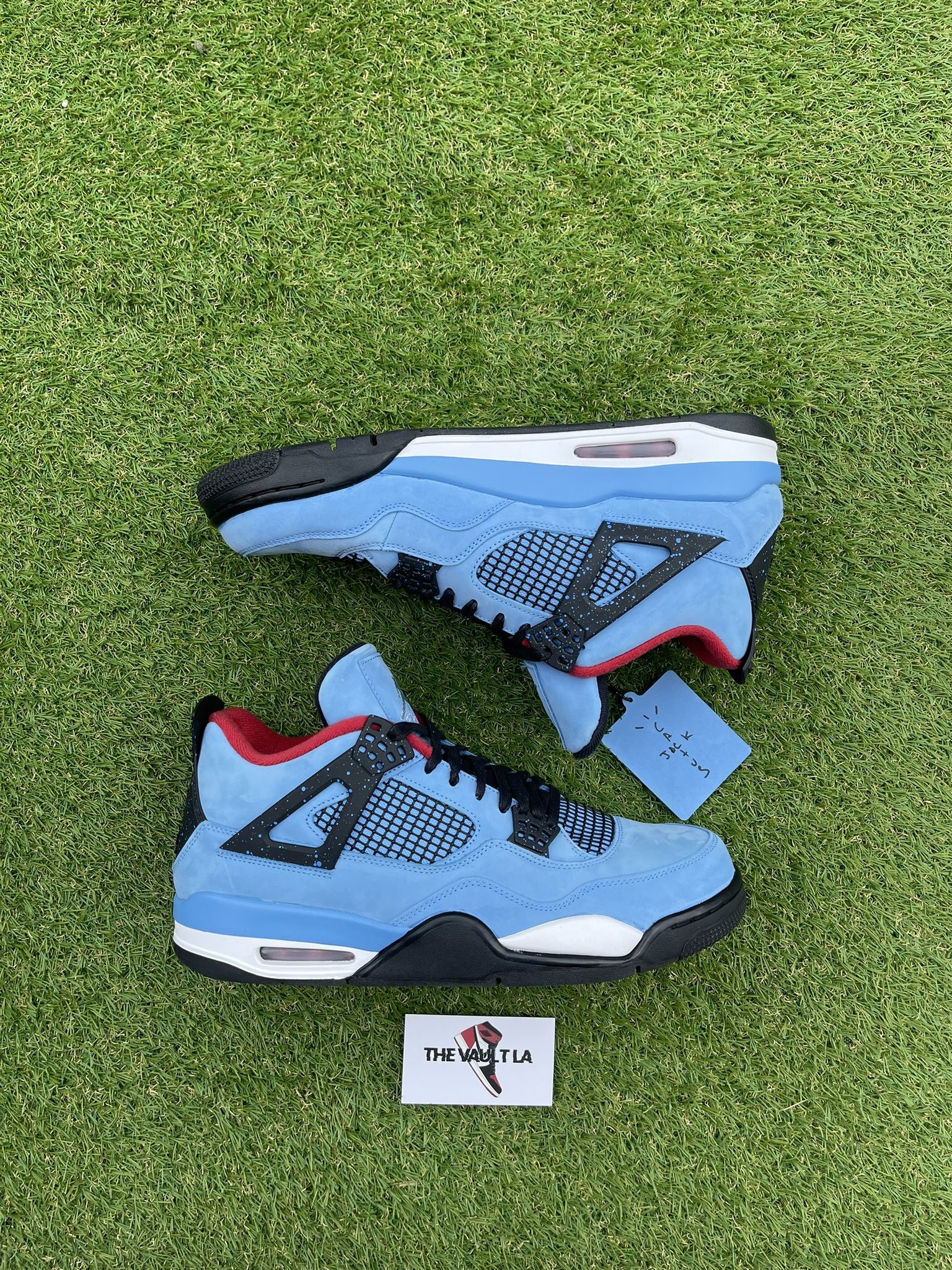 Travis Scott Jordan 4