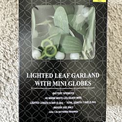 Lighted Leah Garland With Mini Globes