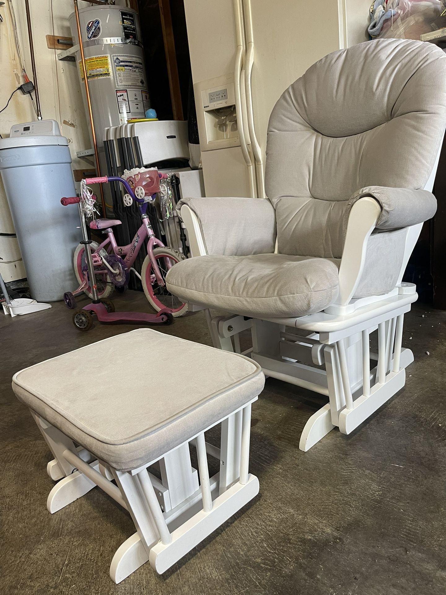 Gray/White Rocking Chair With Ottoman 