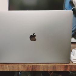 16 inch Apple MacBook Pro. Core i7, Touchbar, Radeon Pro, Newest MacOS