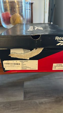 REEBOK  CLASSIC RUNNING WOMENS SIZE 8