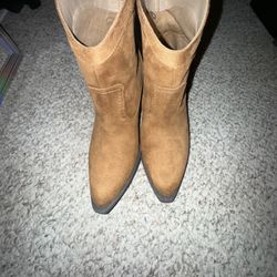 🎁 NWT WOMENS SIZE 9 BOOTS SUEDE LIKE 