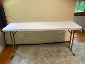 Folding table