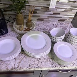 Elegant White Dinnerware 5 Set – Plates & Bowls – Full Set