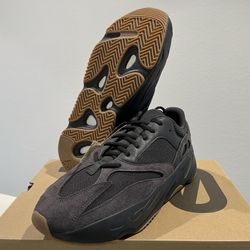 BELOW RETAIL - adidas Yeezy Boost 700 Utility Black (2019/2023) - FV5304 - Size 12