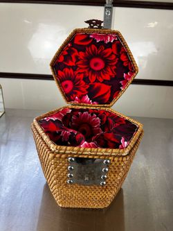 Unique lined wicker basket