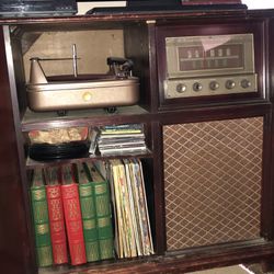 Antique Stromberg Carlson Phonograph/Record Player & Stereo Combo