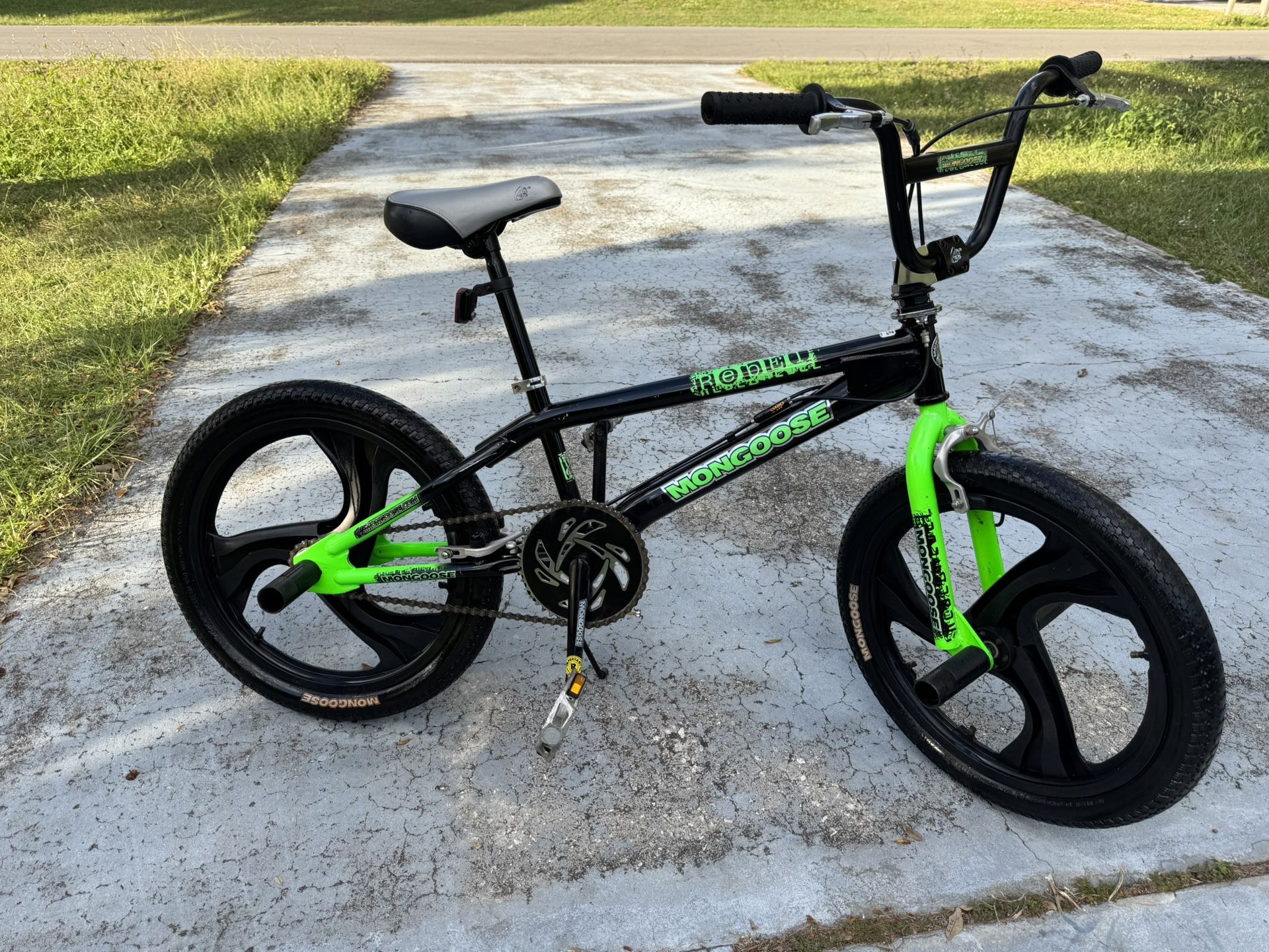 Mongoose Rebel (mag Wheel )