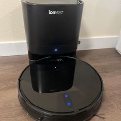Robot Vaccum with automatic waste disposal