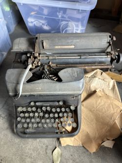 Vintage Typewriter 1940s LC smith super speed 