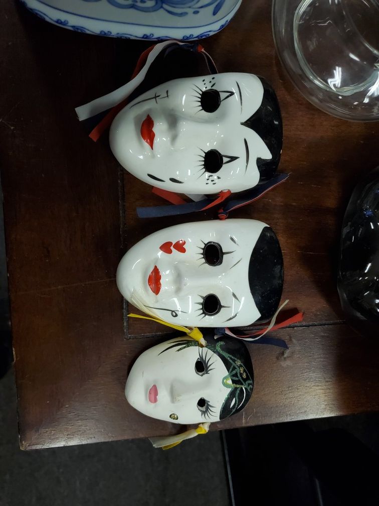 Set of 3 ceramic masks