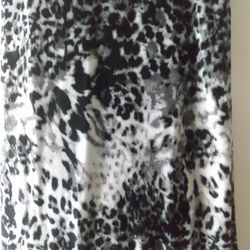 BRAND NEW - BEAUTIFUL LEOPARD PRINT BLANKET $20.