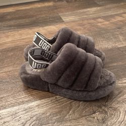 UGG FLUFFS