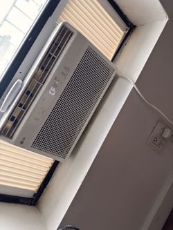 For sale. LG Ac. For sale.