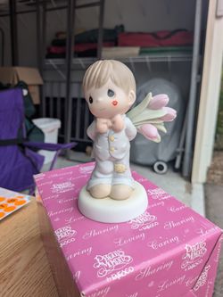 NEW Precious Moments Sweetest Tulips Figurine