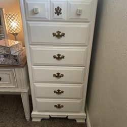 Basset White 6 Drawer Narrow Dresser Excellent Condition 
