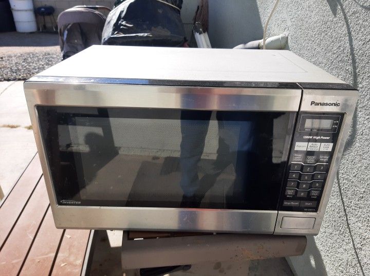 Panasonic nn-sa6515 stainless steel microwave - very good condition