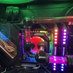 Custom Liquid Cooled Gaming PC + Samsung Curved Monitor