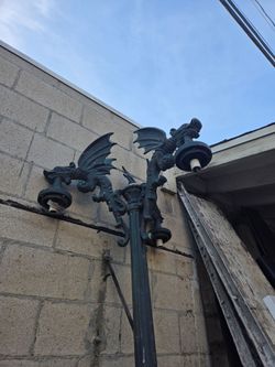 Dragon light post