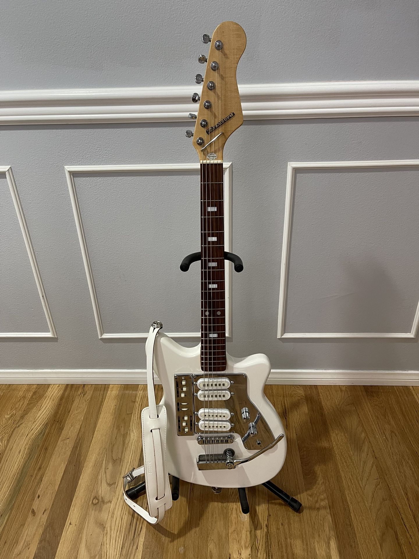 1960’s Japanese Guyatone Guitar set up with lock tuners a leather white stap and snap strap locks. $400 obo
