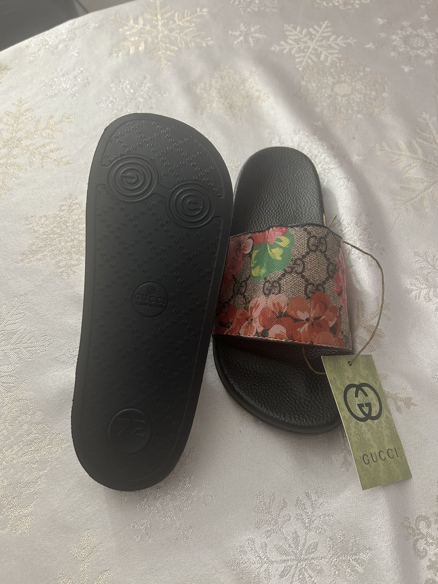 Gucci Women’s Floral Slides – GG Supreme