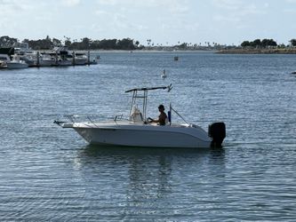 Center Console Boat. Proline 190 Sportsman